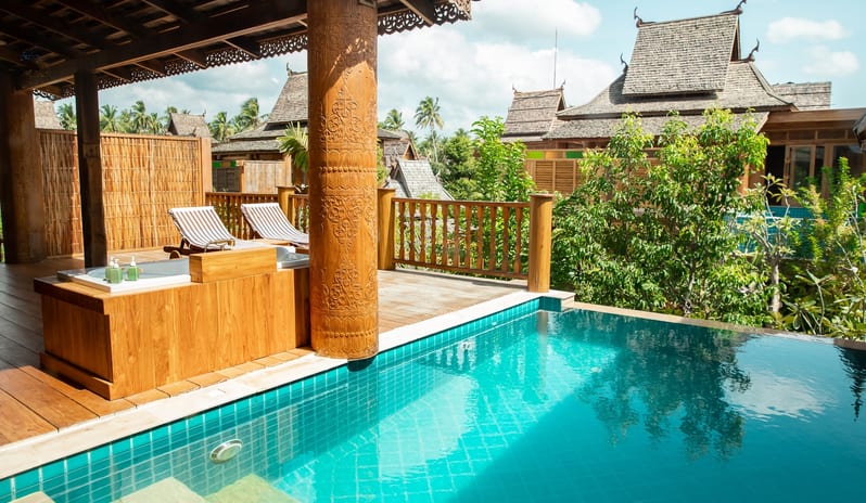 Deluxe Pool Suite